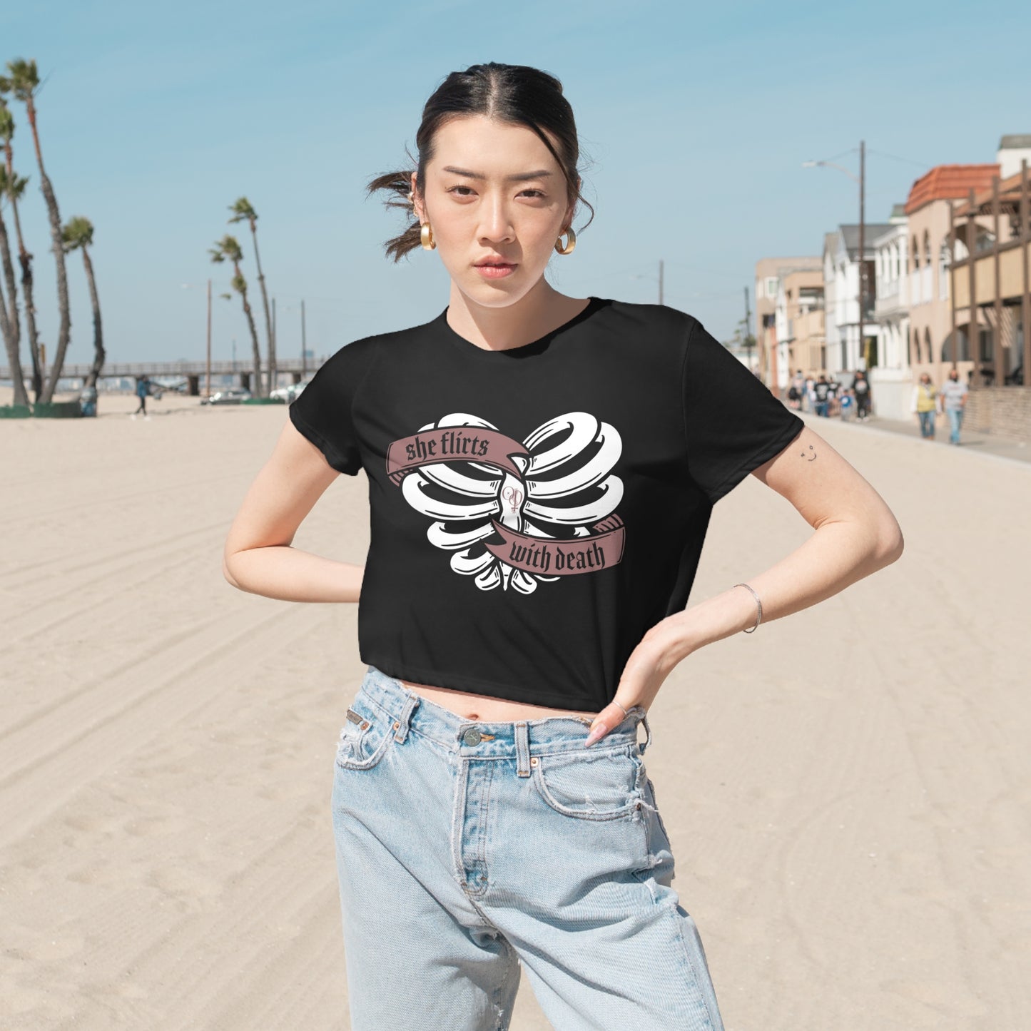 She Flirts with Death - Women's Flowy Cropped Tee